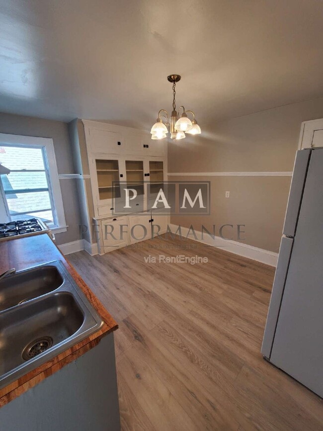 Building Photo - 1120 S 56th St