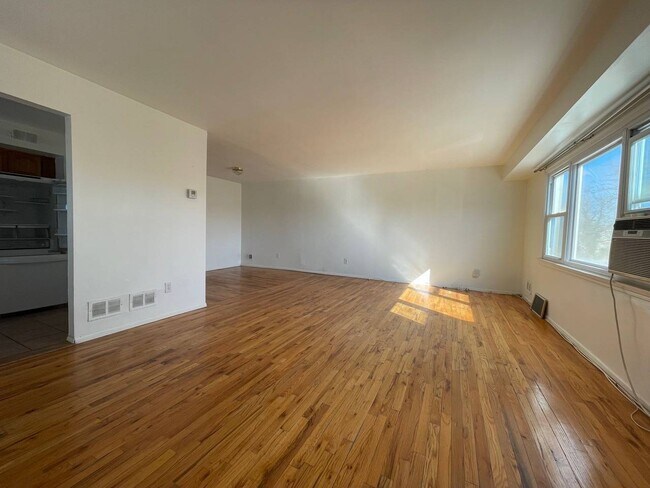 Building Photo - 37 Cedarwood Ct