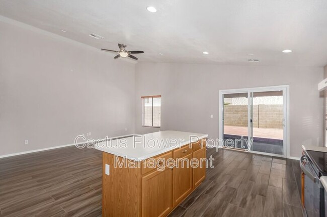 Building Photo - 308 W Liberty Ln
