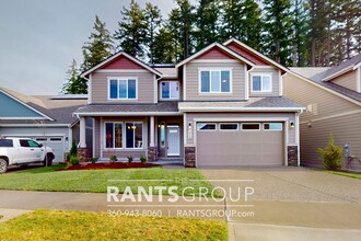 Building Photo - Beautiful Home! Easy JBLM Commute!