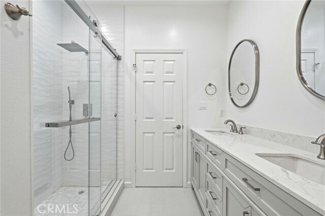 Building Photo - 2219 S Bentley Ave