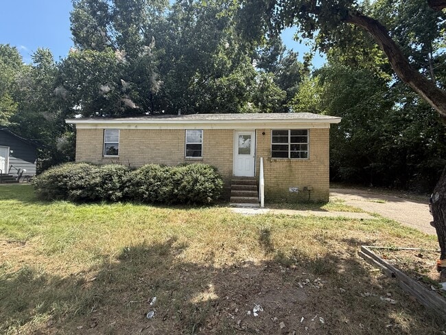 Primary Photo - 114 Jelk St