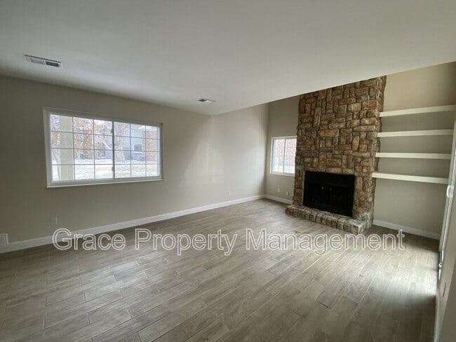 Building Photo - 12430 E Pacific Cir