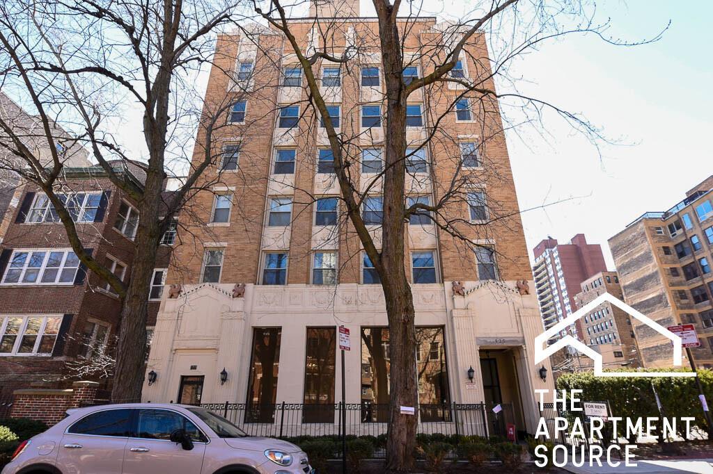 Building Photo - 925 W Carmen Ave