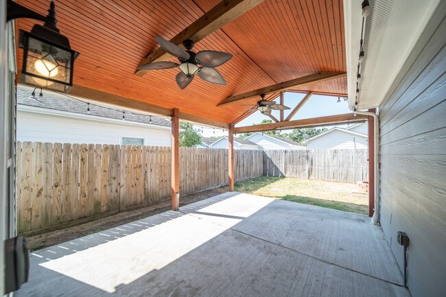 Building Photo - 21323 Sweet Grass Ln