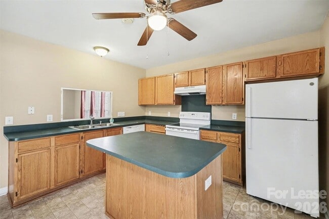 Building Photo - 7523 Double Springs Ct