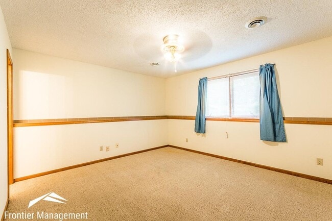 Building Photo - Beautiful 2 bedroom duplex located on the West side of Manhattan!