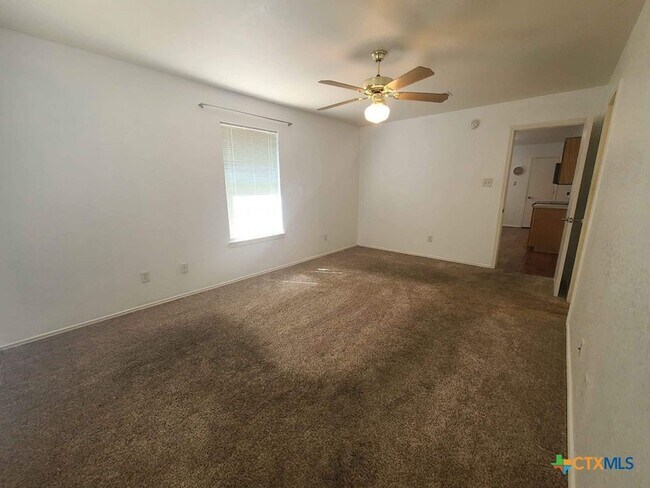 Building Photo - 4504 Aspen Dr