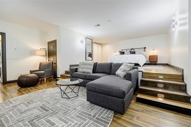 Building Photo - 470 Hamilton St SE