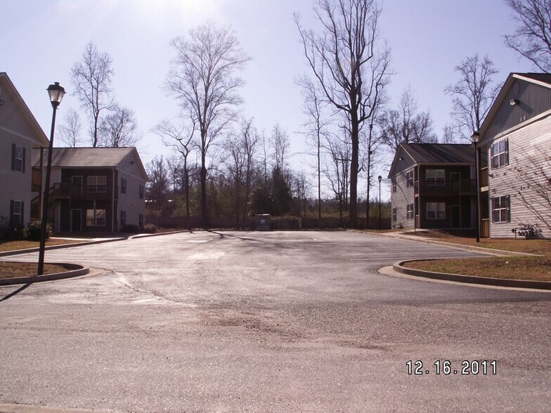 Building Photo - 7600 Courtyard Dr