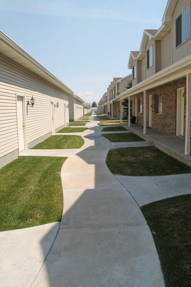 Building Photo - 195 Robison Dr