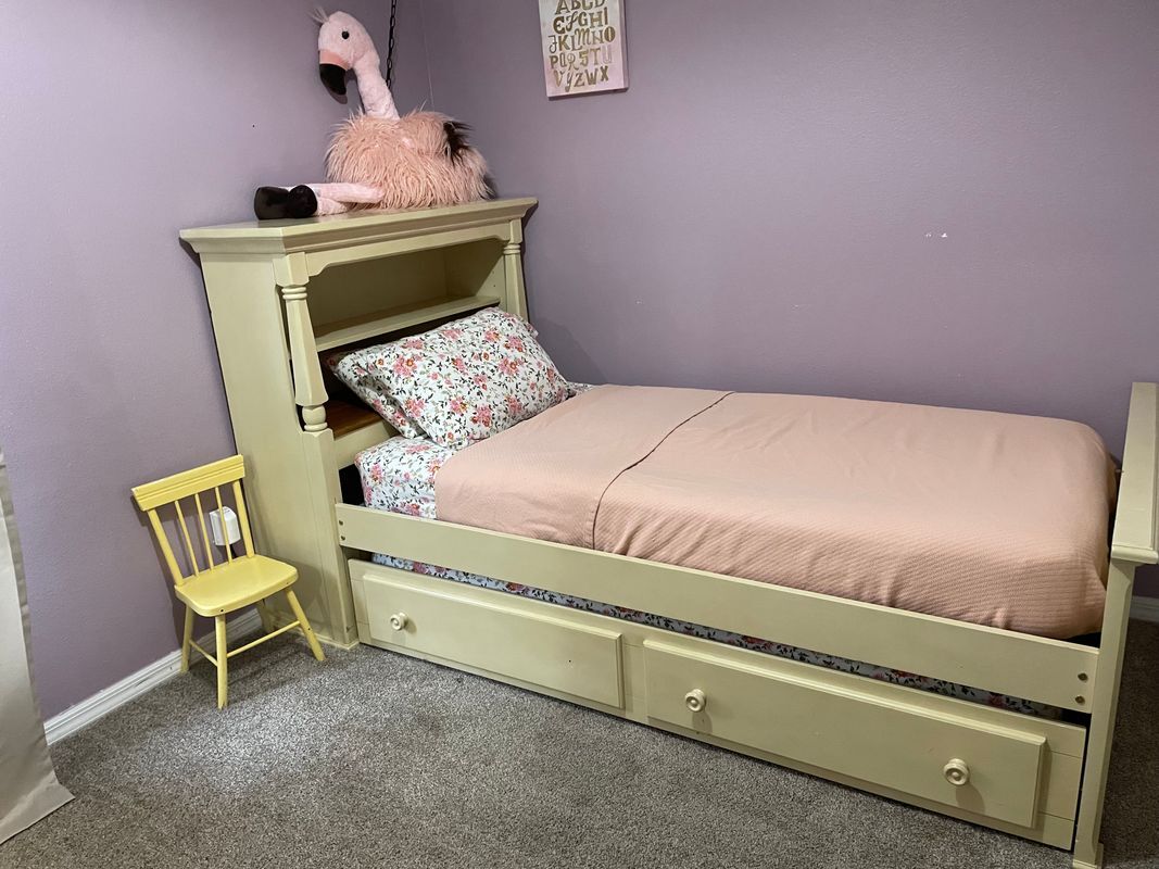 Building Photo - 562 SE Walters Terrace