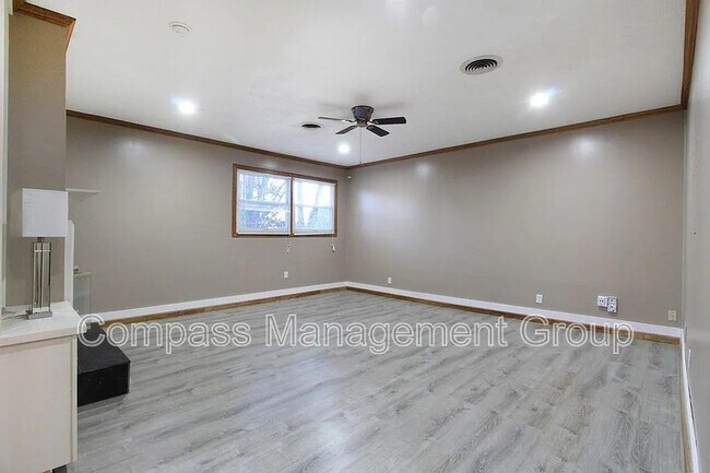 Building Photo - 9204 Topoco Dr