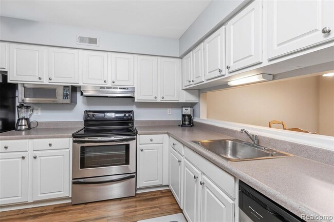 Building Photo - 2620 Greenstone Blvd