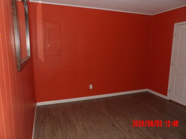 Building Photo - 3 bedroom house