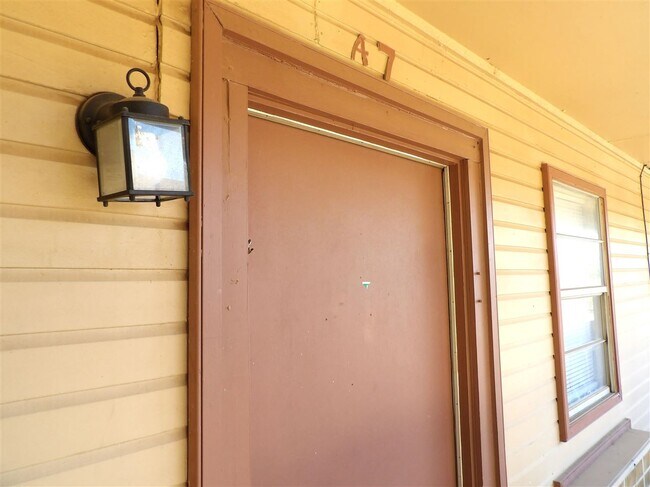 Primary Photo - 1707 SW B Ave