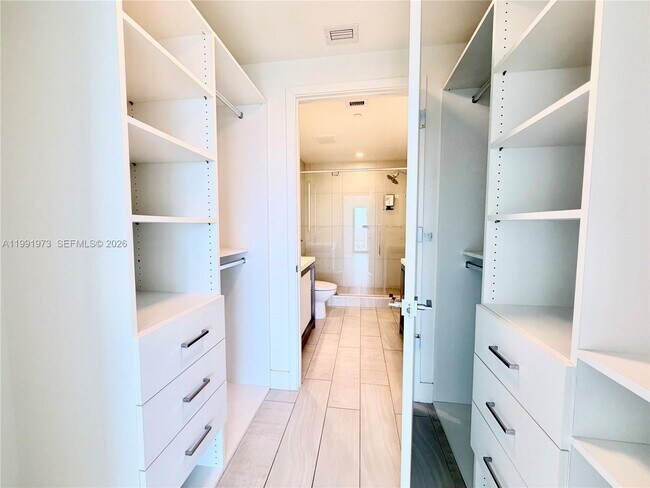 Building Photo - 2000 Metropica Wy