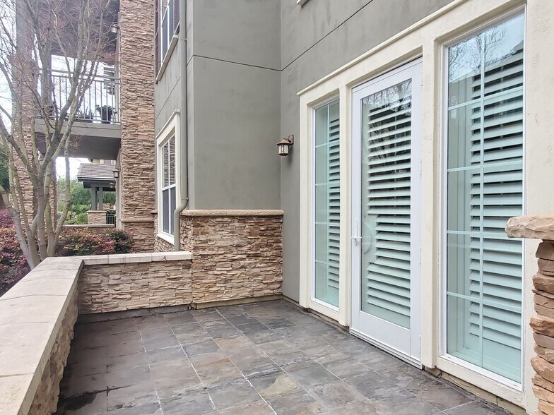 Building Photo - 2881 Meridian Ave