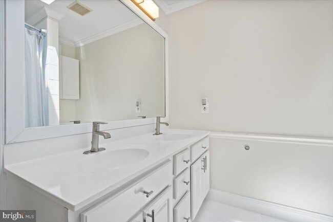 Building Photo - 2819 Summerfield Rd