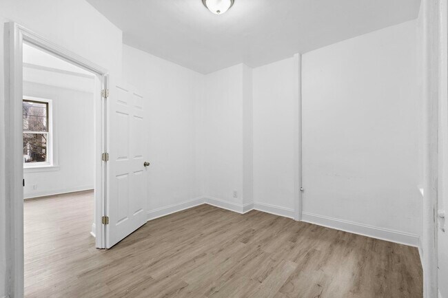 Building Photo - 137 Kensington Ave