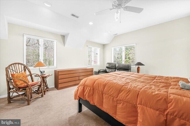 Building Photo - 4838 Drummond Ave