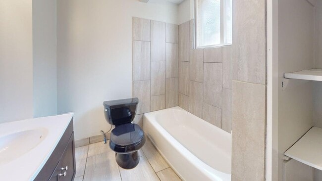 Building Photo - 3 Bedroom Home in Cleveland