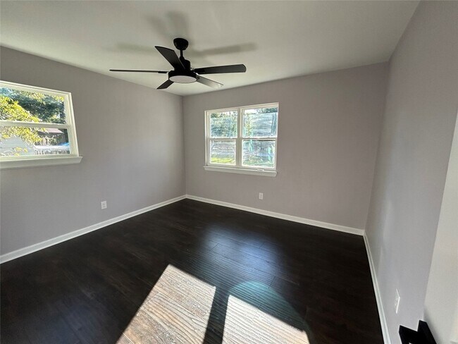 Building Photo - 21057 Live Oak St