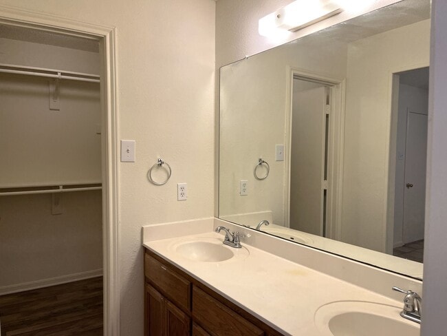 Building Photo - Lorena ISD Duplex