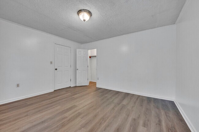 Building Photo - 805 29th St SW