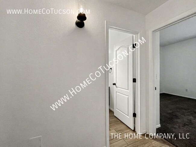Building Photo - 2660 W Camino del Sitio