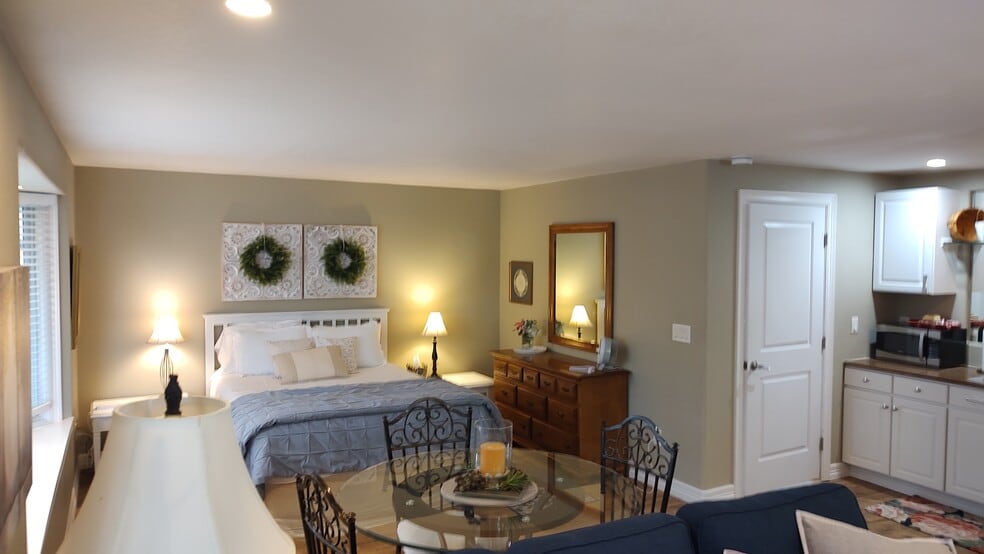 Comfortable Queen - 2900 Valley Oak Dr