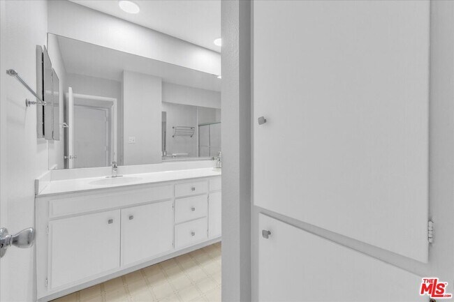 Building Photo - 4647 Willis Ave