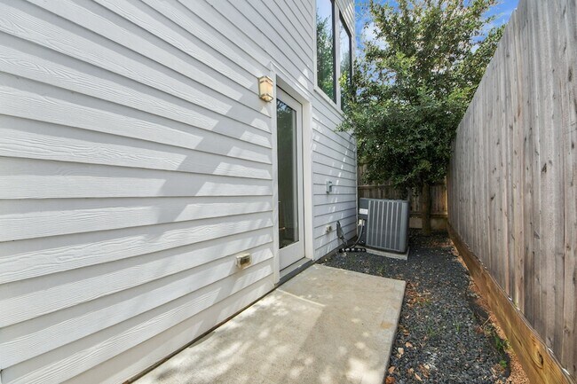 Building Photo - 1703 Cedrocanna Ln