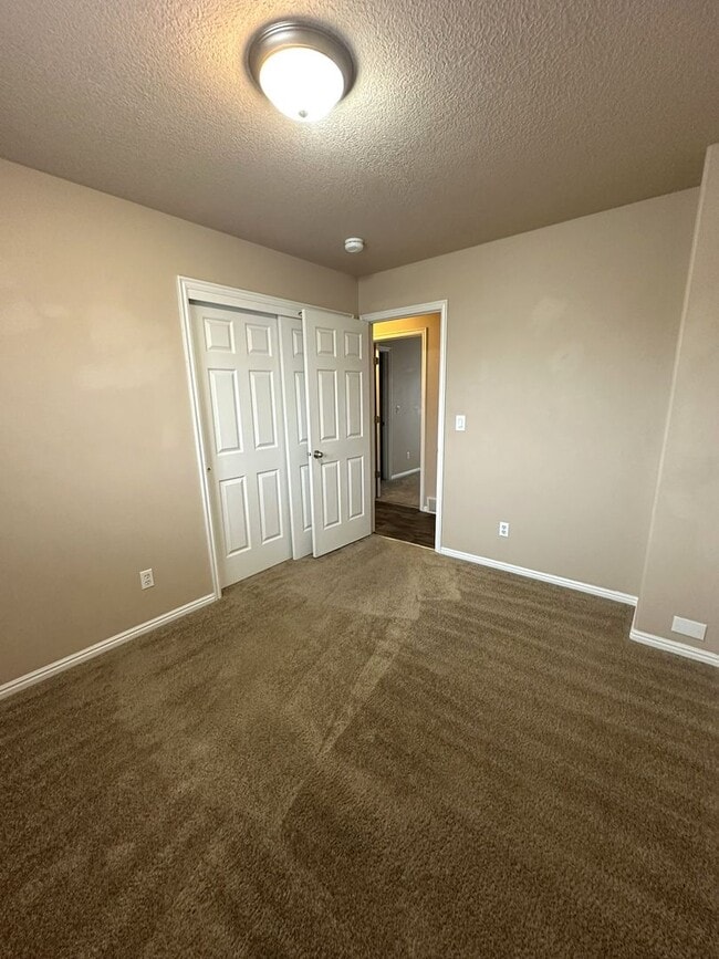 Building Photo - 4 Bed | 2.5 Bath Home in Clinton – Ready for Move-In!