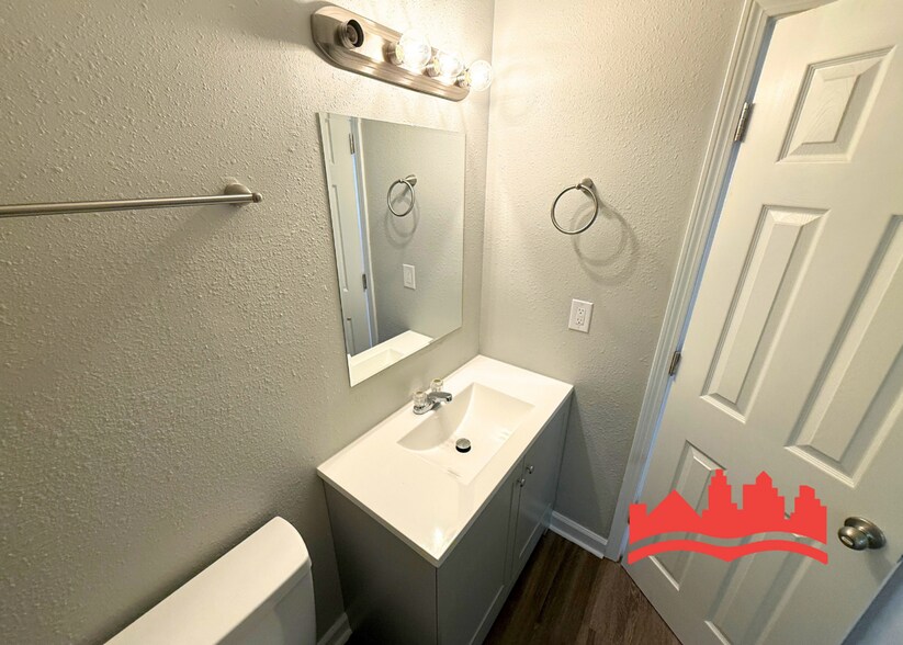 Building Photo - 5584 Blossom Ln