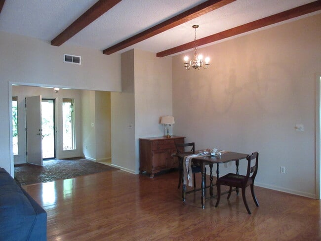 Building Photo - 631 Nelson Point Rd