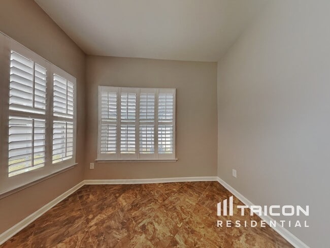 Building Photo - 115 Still Water Cir