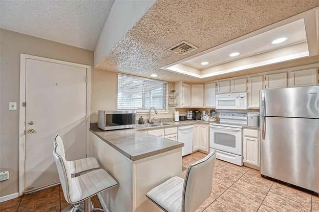 Building Photo - 21631 Park Villa Dr