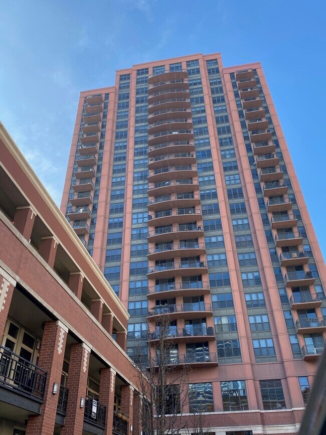 Building Photo - 330 N Jefferson St