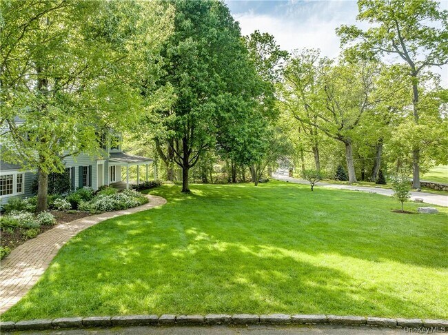 Building Photo - 11 Sunset Ln