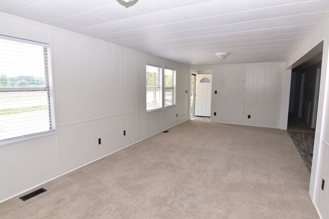 Building Photo - Spacious & Updated Double-Wide Home on a L...