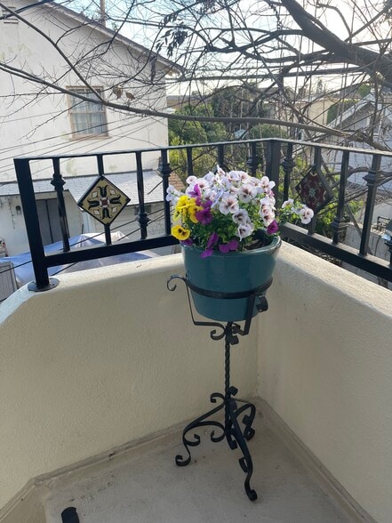 Building Photo - 1431 1/2 N Allen Ave