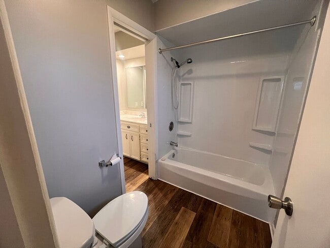 Building Photo - Four Bedroom Duplex in Jenison!