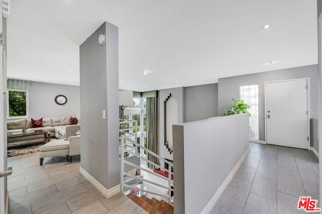 Building Photo - 13563 Contour Dr