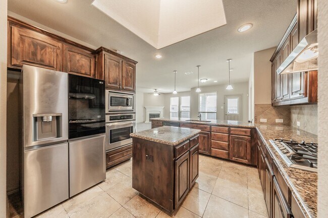 Building Photo - Excellent 3 bedroom plus office in Villages at Edgecliff