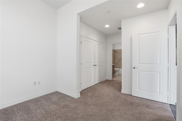 Building Photo - 500 Throckmorton St