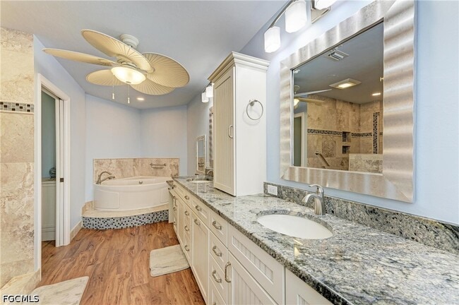 Building Photo - 14813 Laguna Dr