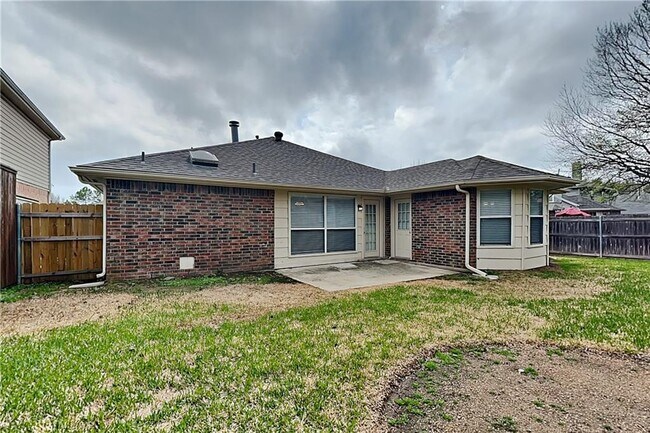 Building Photo - 355 Ridgemont Dr