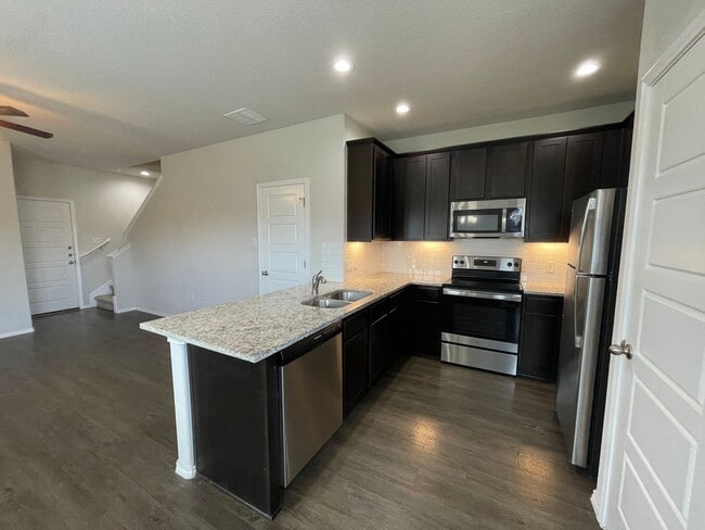 Building Photo - Luxury 3/2.5 Townhouse in NBTX