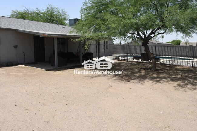 Building Photo - 1550 W Pershing Ave